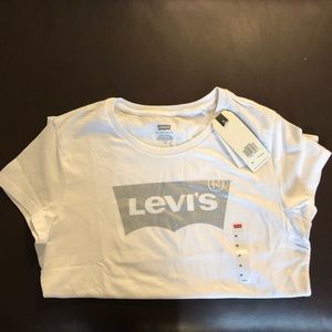 NEW Levi’s t-shirt!